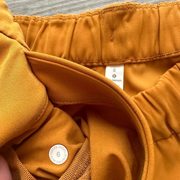 Lululemon Athletica Lululemon On the Fly 7/8 Pant Relaxed Fit Sz 6 like new - Picture 5 of 6